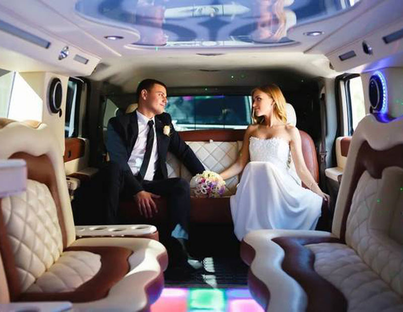 Book A Limo And Make A Grand Entry To Your Event
